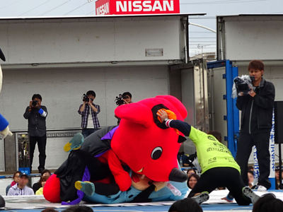 チーバくんが3カウント。