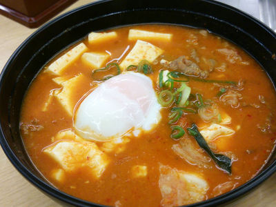 チゲ鍋 温玉投入