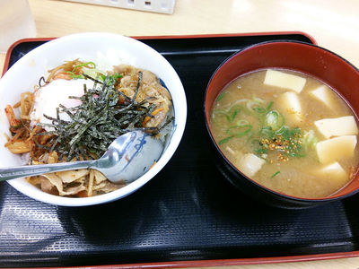 ビビン丼と豚汁