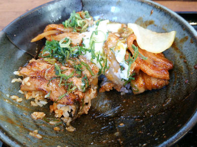 辛すた丼 半分食べたところ