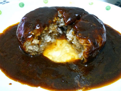 ハンバーグを割ったところ