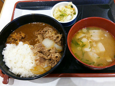 牛あいがけカレーと豚汁