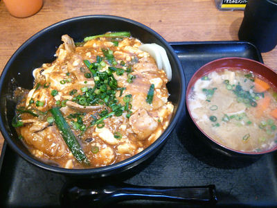 すたみな麻婆丼と豚汁