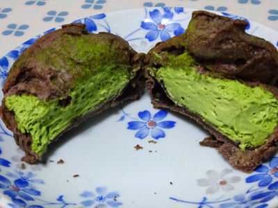抹茶シューの中
