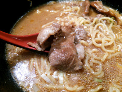 十勝ホエー豚めん 肉アップ