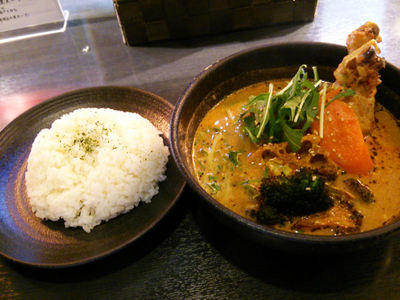 ココナッツスープの骨チキチキンカリー