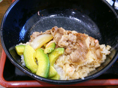 アボカド牛丼 残り半分