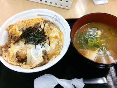  牛とじ丼と豚汁