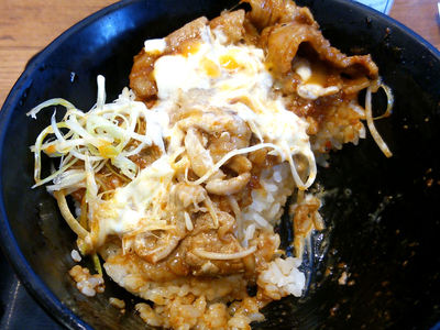 ウシジマ丼 激辛牛カルビ丼 残り半分