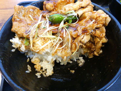 Wすたみな豚テキ丼 残り半分