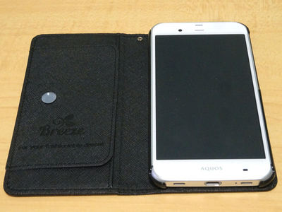 Breeze SHV34カバー 本体を装着したところ