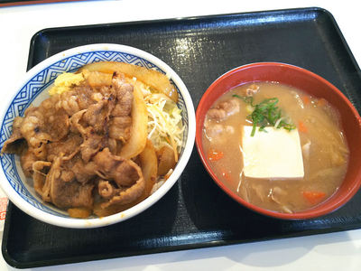 牛カルビ生姜焼き丼と豚汁