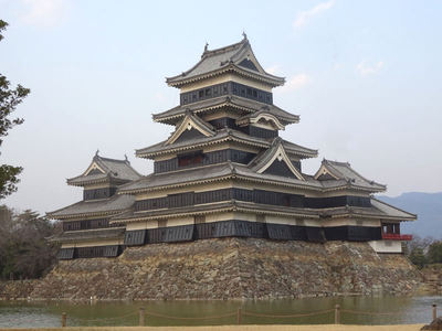 松本城 右前から