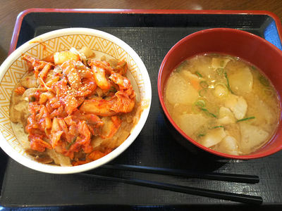 キムチ豚丼と豚汁