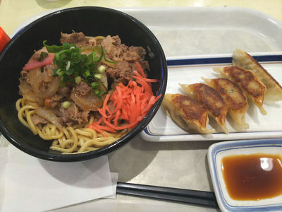 牛がっつりまぜめんと餃子セット