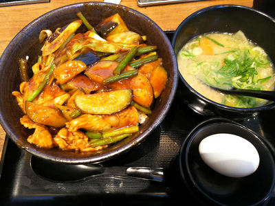 味噌すたみな丼と豚汁