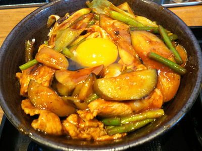 味噌すたみな丼 卵のせ