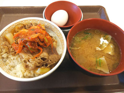 ねぎキムチ牛丼と豚汁