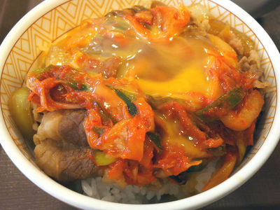 ねぎキムチ牛丼 卵かけ