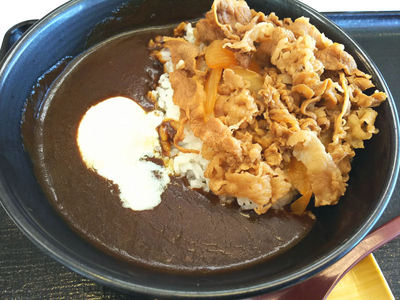 牛半熟玉子黒カレー