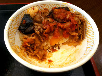 なすアラビアータ牛丼 残り半分