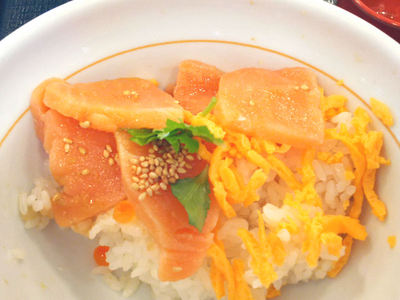 サーモンいくら丼 残り半分