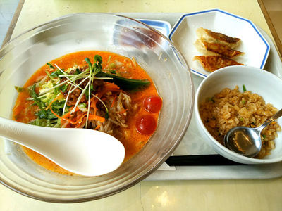 冷やしちゃんぽん 赤と餃子、ミニチャーハンセット