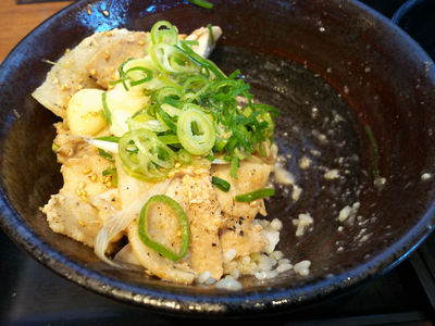 厚切り三元豚のねぎ塩すた丼残り半分