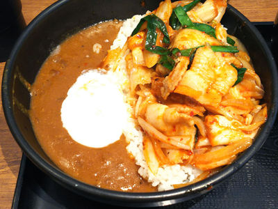 すたみな豚キムチカレー 温玉のせ