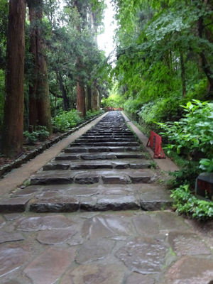 瑞鳳殿前の参道