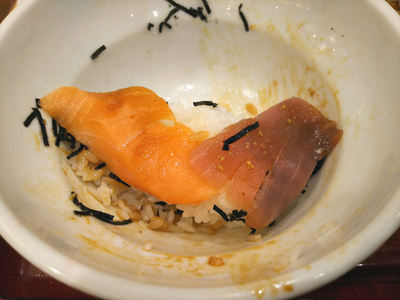 サーモンまぐろ二味丼 残り半分