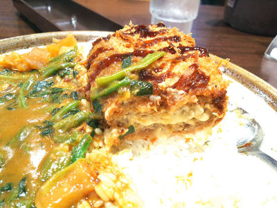 チーズin手仕込メンチカツカレー チーズたっぷりメンチカツ