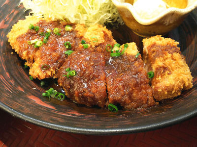 八丁味噌ダレヒレかつ アップ