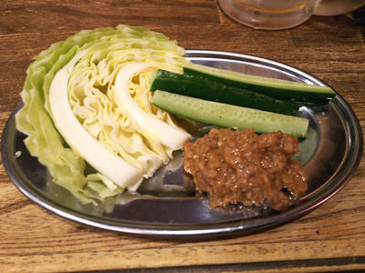 お通しの肉味噌キャベツ