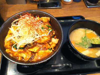 "厚熱"マーボー丼と豚汁