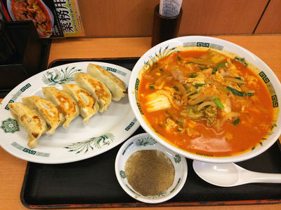 チゲ味噌ラーメンと焼き餃子