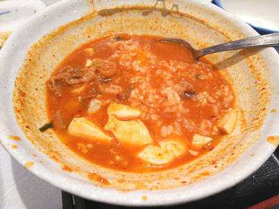 豆腐チゲ鍋にごはん投入