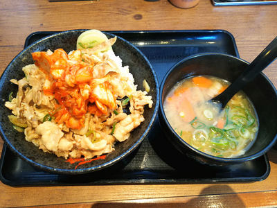 キムチすた丼と豚汁