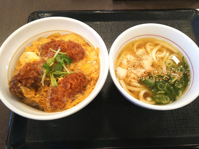 牡蠣とじ丼と小鶏塩うどん