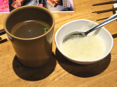 鶏だしスープと大根おろし