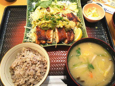 塩葱だれの炭火焼きチキン定食