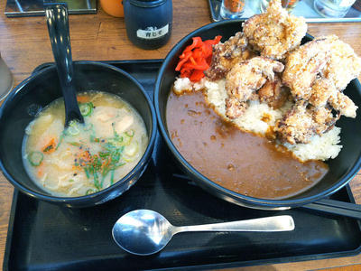 すたみな唐揚げカレーと豚汁
