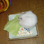 キャベツにかじりついているアイ