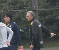 指示を送るミラー監督