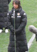 挨拶をする下村