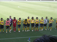 試合終了後の挨拶をするジェフレディース