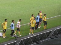 試合後、バックスタンドで挨拶する選手達