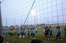 全体練習後に挨拶をする選手達