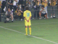 セレモニーで挨拶をする巻