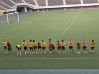 試合終了後に挨拶をするジェフレディースの選手たち